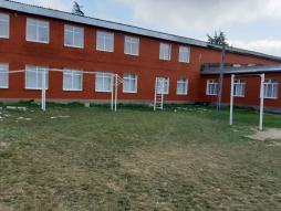 Открытый стадион широко профиля с элементами полосы препятствий